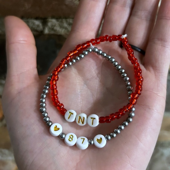 Chiefs Taylor Swift Friendship Bracelets 87 13 Travis Kelce TNT Kansas City - Picture 3 of 3